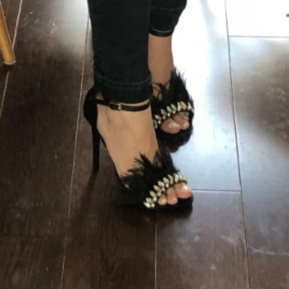 Black fancy heeled sandals with feathers - Picture 4 of 5